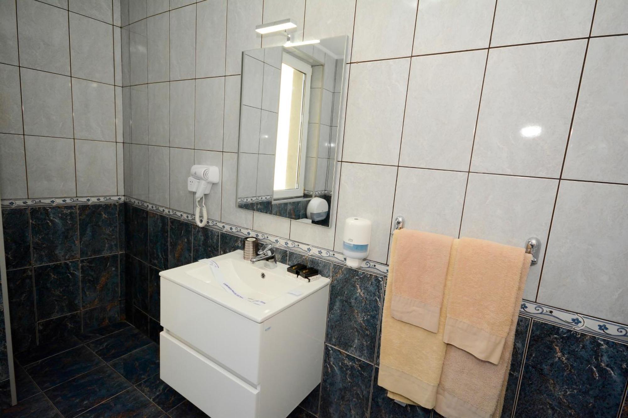Hotel Andre'S Craiova Dış mekan fotoğraf