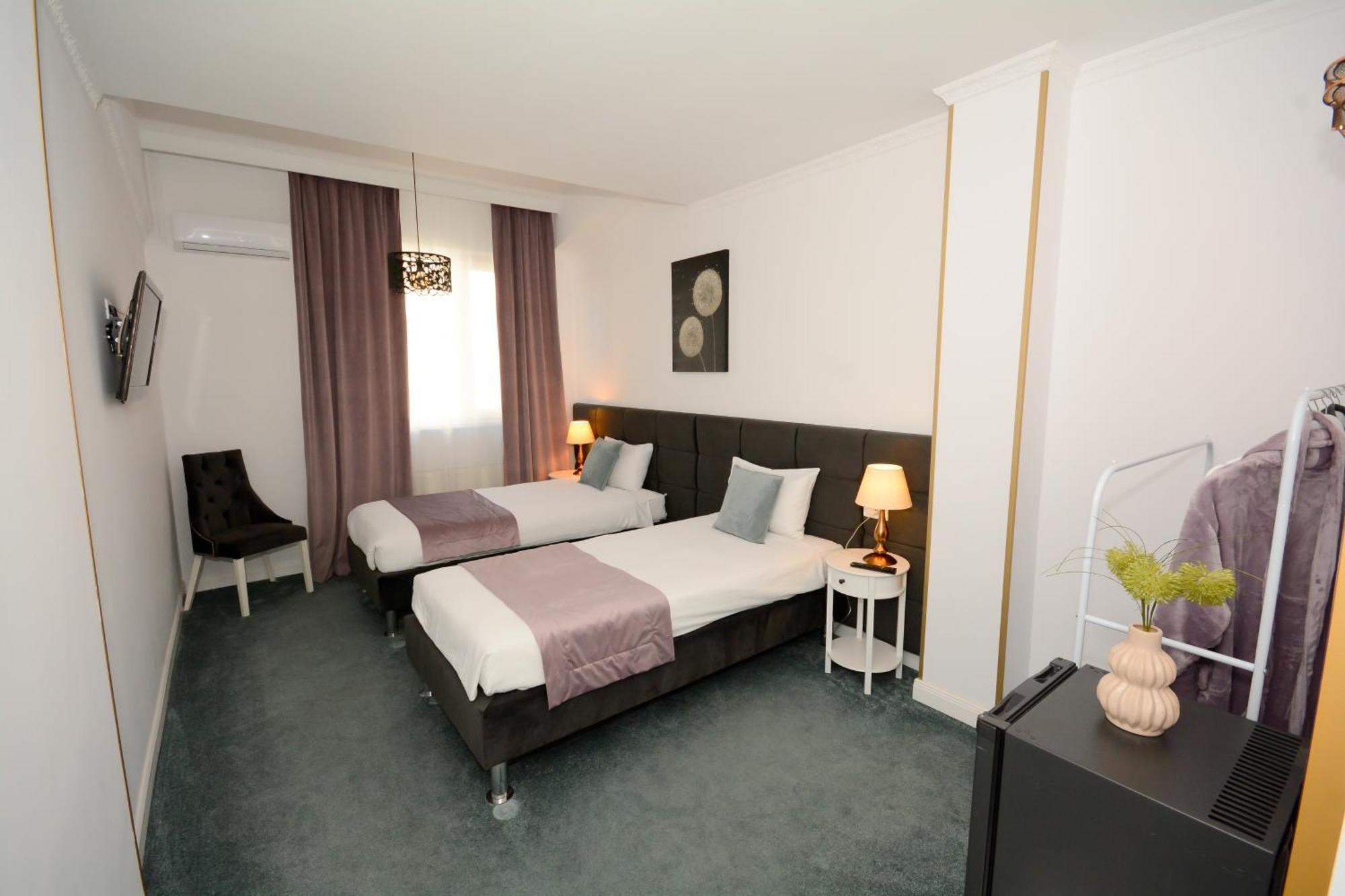 Hotel Andre'S Craiova Dış mekan fotoğraf