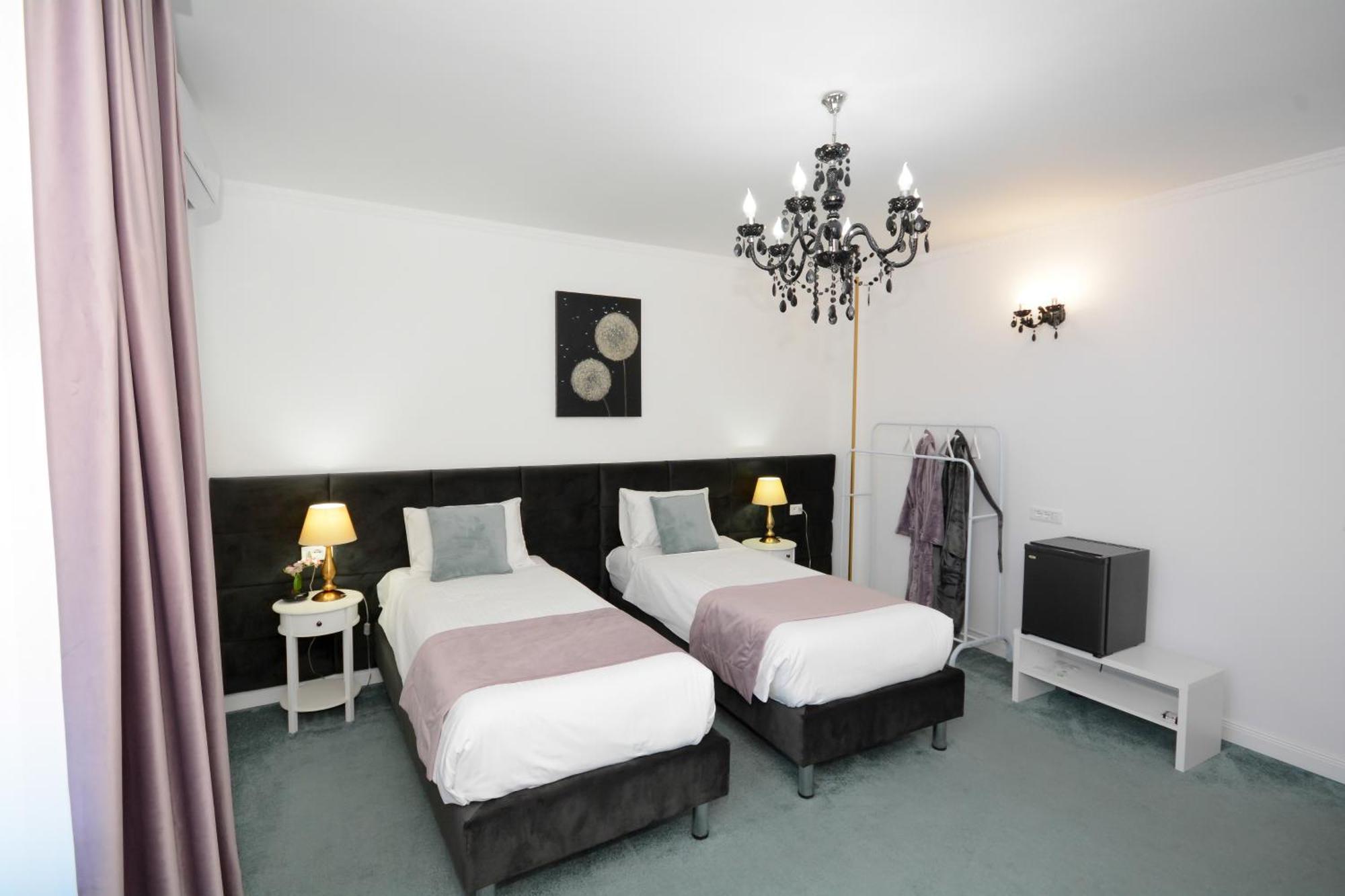 Hotel Andre'S Craiova Dış mekan fotoğraf
